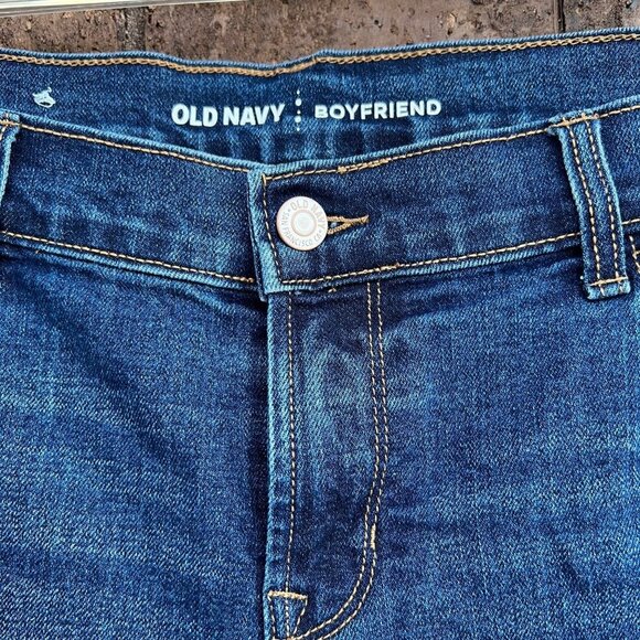 Old Navy Boyfriend Jean Short Sz 10 reg. - Picture 3 of 4